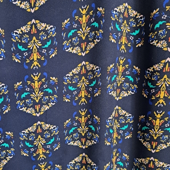 Valerie Stevens Open V-Neck Blue Printed Blouse   Size 1X - Picture 7 of 11